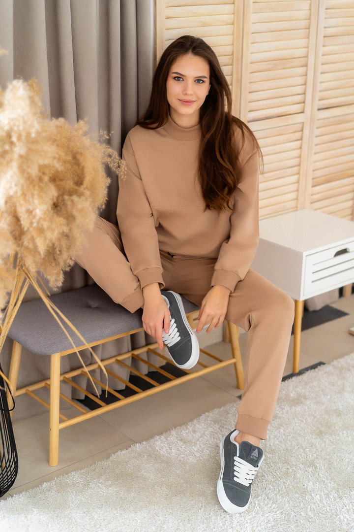 Костюм жіночий